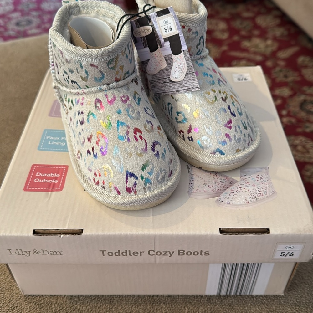 Toddler Cozy Boots Size 5/6 Toddler Girl Colorful Cheetah Print Faux Fur (TD) - Picture 2 of 6